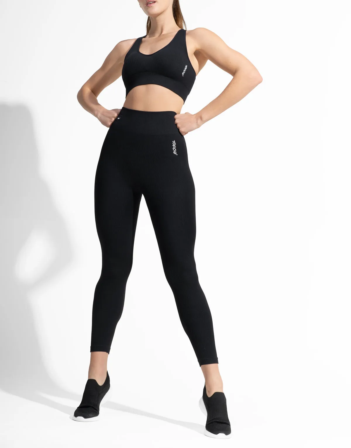 RIBBED CROSS BLACK SEAMLESS