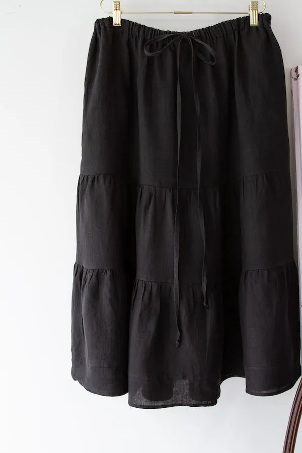 TIERED A-LINE MIDI SKIRT (black linen)